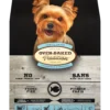 Bolsa con imagen de perrito pequeño y tierno mirando a la camara con alimento Oven Baked Tradition Adult Small Breed Fish - Adulto pequeño