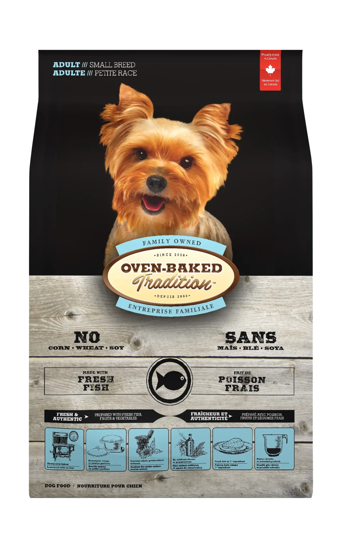 Bolsa con imagen de perrito pequeño y tierno mirando a la camara con alimento Oven Baked Tradition Adult Small Breed Fish - Adulto pequeño